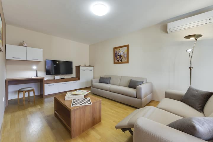 One Bedroom Apartment With Relaxing Atrium - Murska Sobota