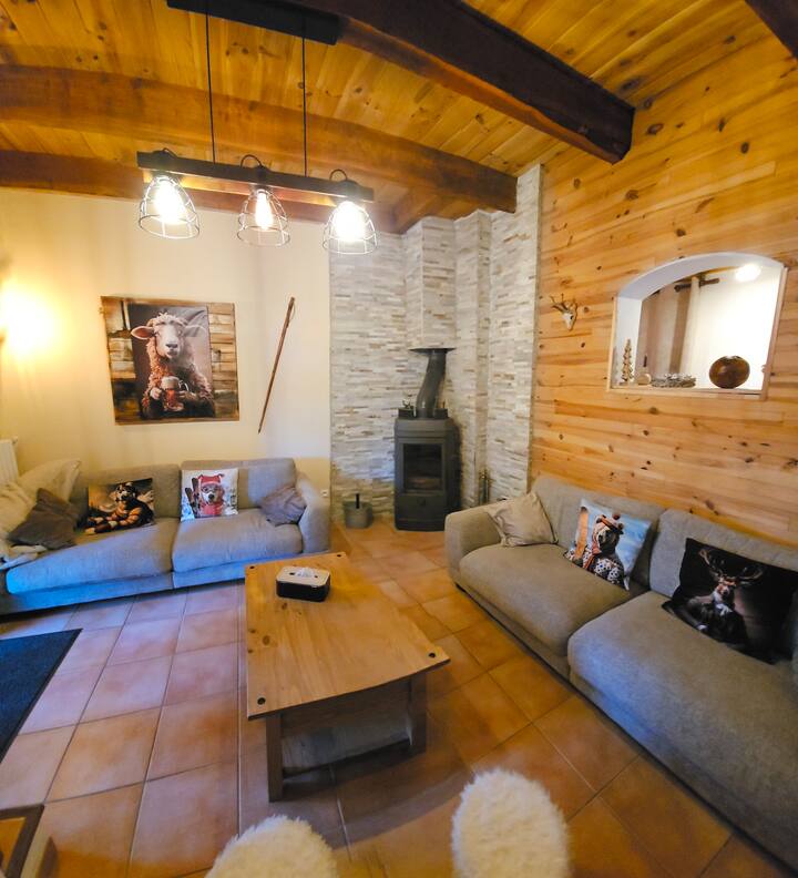 Maison De Montagne Tout Confort – 2 à 8 Personnes - Meyrueis