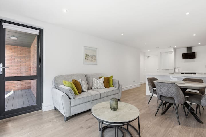 New Two Bed Apartment In The Centre Of Malahide - Swords
