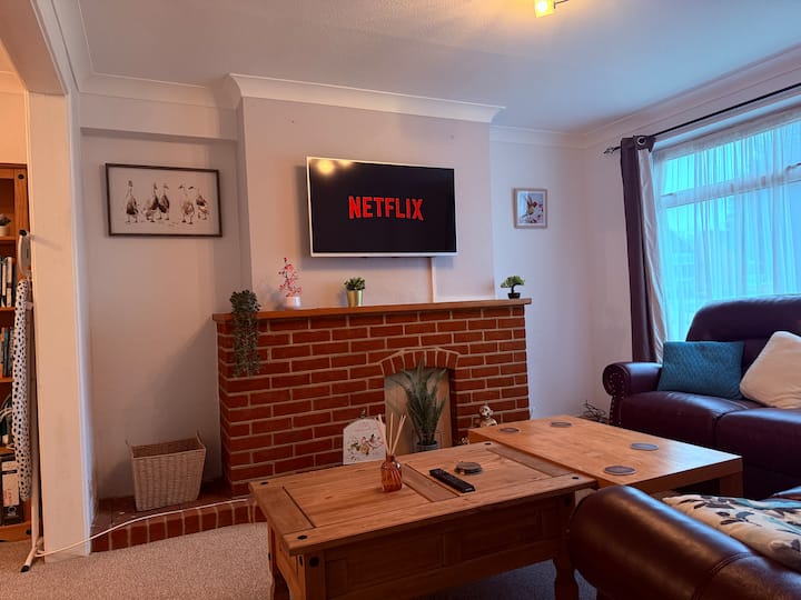 3 Bed House Near Gatwick Long Stays Discount! - London Gatwick Airport (LGW)