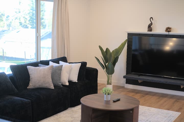 Modern Home | Close To Seatac And Downtown - Burien, WA