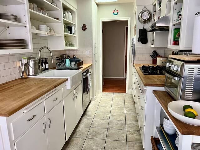 Family sized 4BR, 3 Bath. gallery image 5