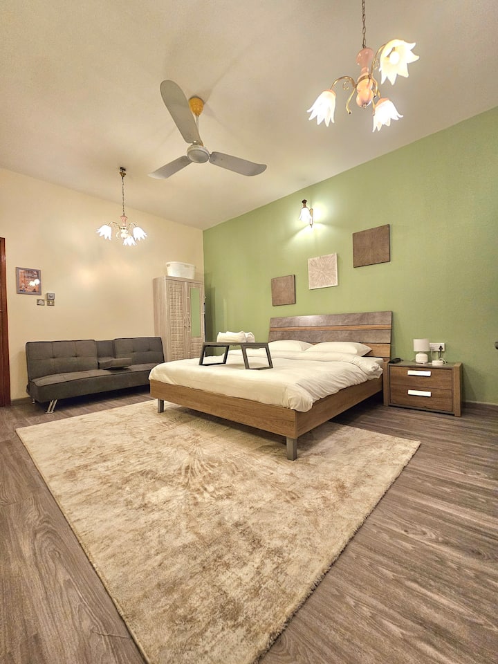 Spacy Studio W. Bathtub|parkngfree|nr Metro & Dwtc - Dubai