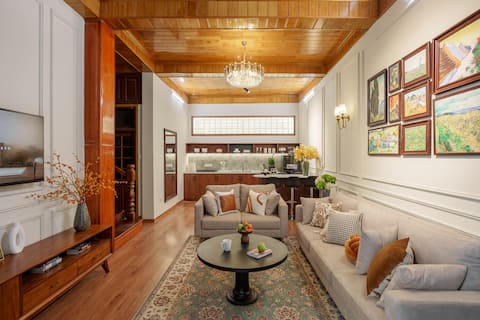 Top-earning Airbnb listing in Quận Hoàn Kiếm, 4 bedrooms