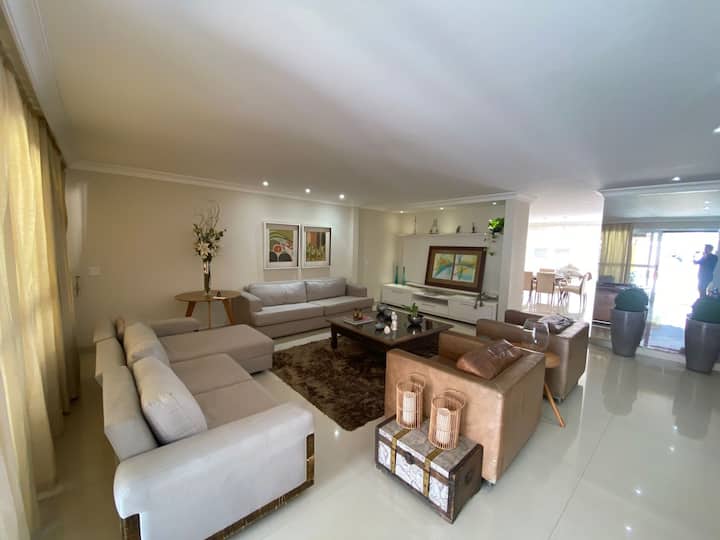 Próximo A Praias, Mansão C/ Piscina, 4q, 3 Suítes. - Recreio
