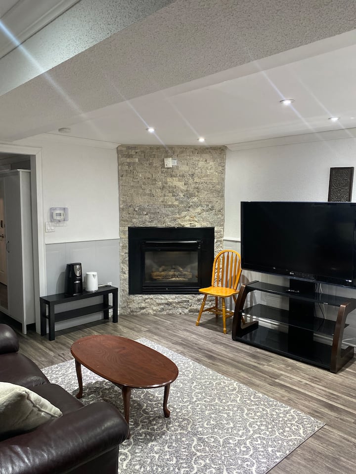 Modern Basement Suite Minutes From Airport #A - Mississauga