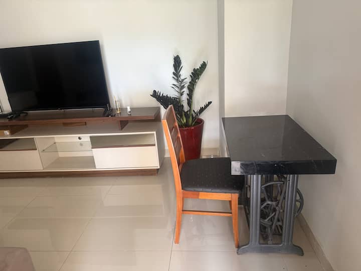 Sobrado Próximo à Ucdb
Todos Os Quartos Com Ar - Campo Grande