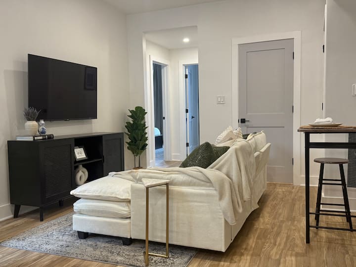 Central 2br Near Stadiums + Downtown - PPG Paints Arena