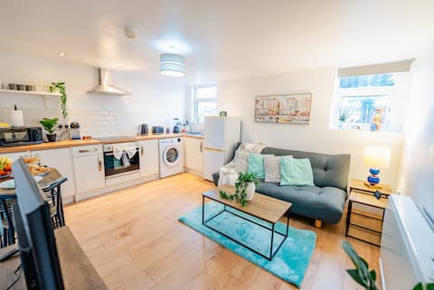 Successful Airbnb property: 1BR Modern Apartment With Free Parking & Fast WiFi in Adamsdown