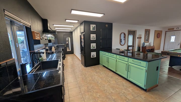 Stylish Modern Comfort / Meets Familiar Warmth - Bullhead City, AZ