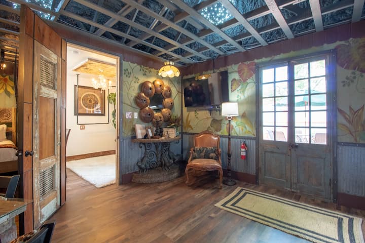 Kooyah! | An African Retreat At Downright Comfort! - Comfort, TX