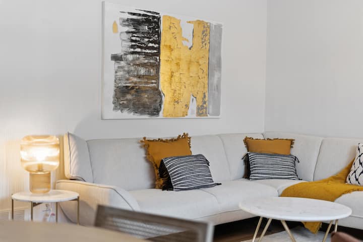 Modern & Fully Furnished | 2 Bedroom | Urban Local - Ottawa