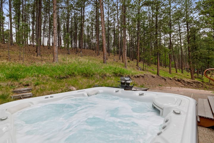Prairie Creek Hideaway with Hot Tub
