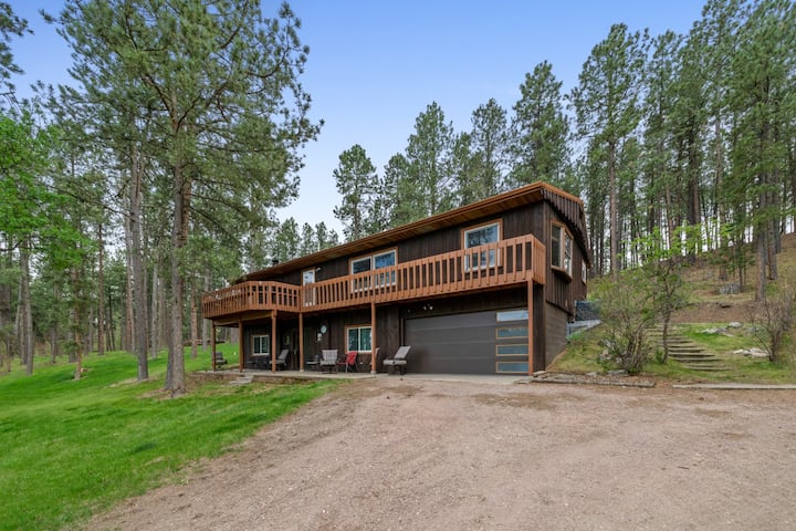 Prairie Creek Hideaway with Hot Tub