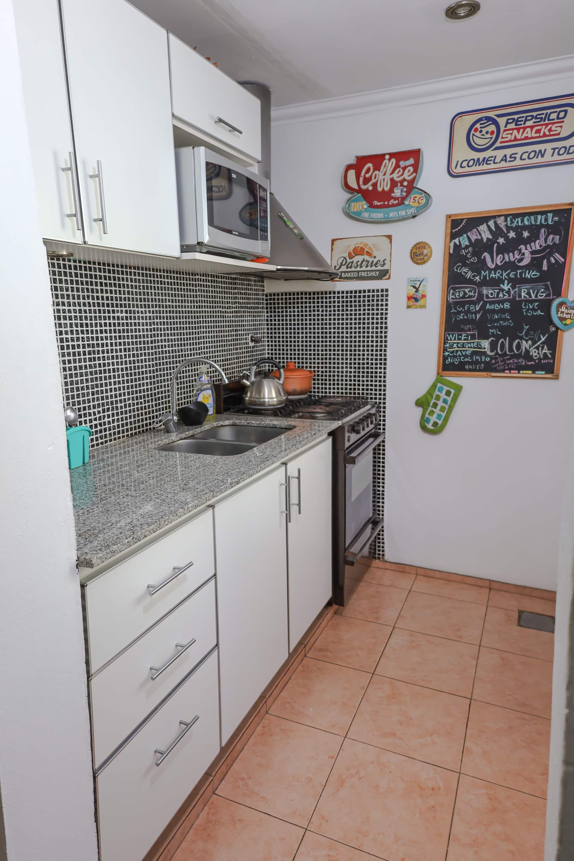 Private room in a shared apartment in Monserrat