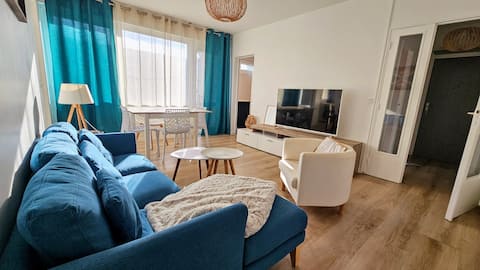 Top performing Airbnb: 4-Bedroom Apartment, 2 Bathrooms, Balcony + Parking in Breil Barberie