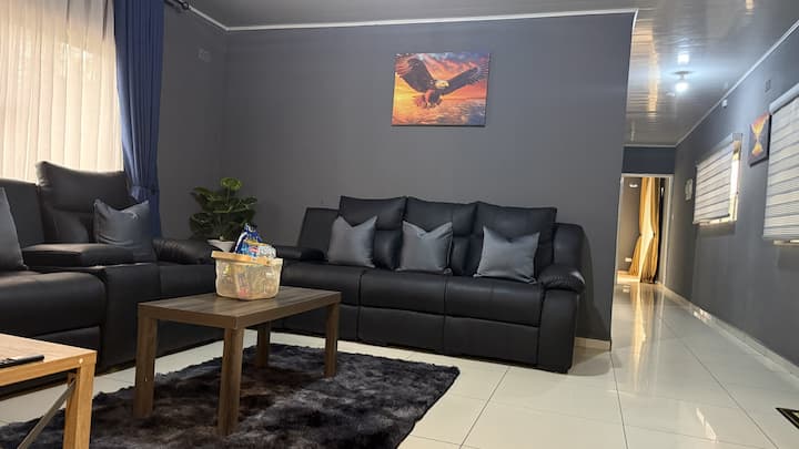 Peaceful, Modern & Comfortable 2‑bedroom Retreat - ジンバブエ