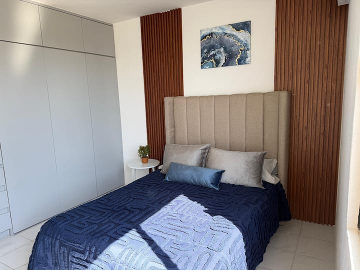 غرفة النوم 1

سرير مزدوج
مكيف الهواء
وسائد وبطانيات إضافية
تخزين الغسيل
شماعات
ستائر أو ستائر تعتيم
أغطية السرير
واي فاي.