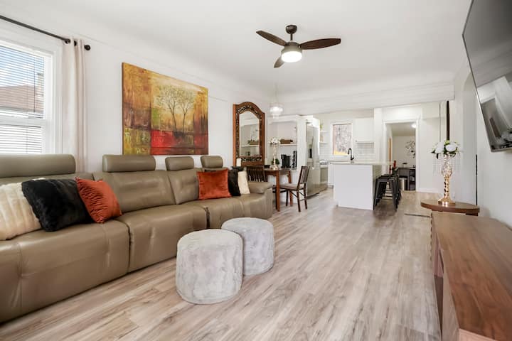 Artistic Denver Oasis W/ Hot Tub & Smart Tech. - Denver, CO