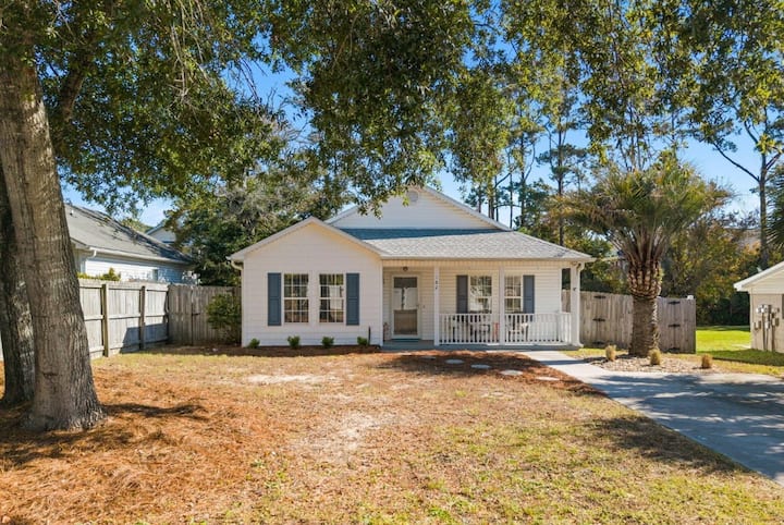 The Salty Bean - Pet Friendly Coastal Retreat - Oak Island, NC