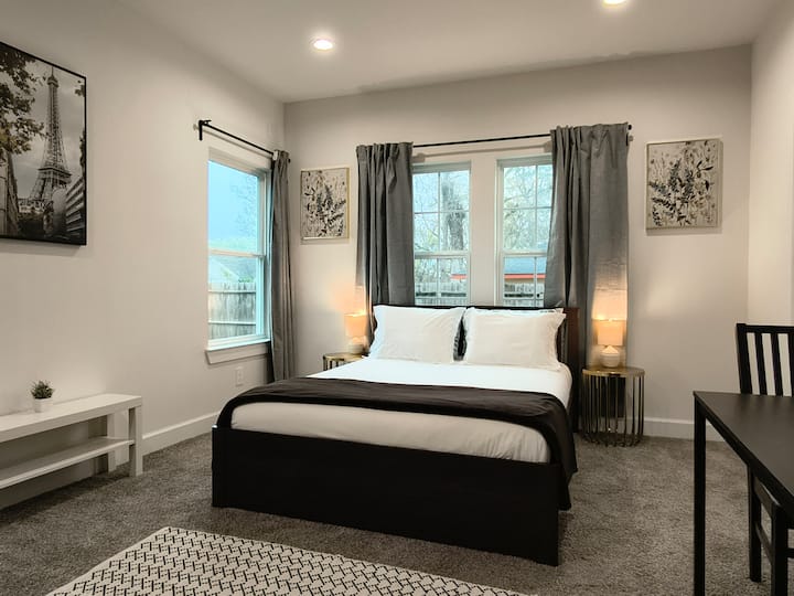 Serene Master Suite • Private Entrance - Houston, TX
