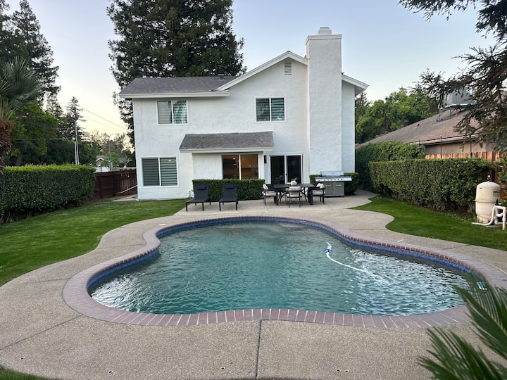 Stylish 4br/3ba Getaway-peaceful Modern Home - Fresno, CA