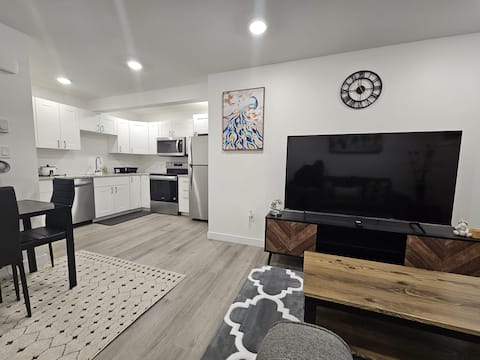 Popular Airbnb listing: Henster Suite - Modern One-Bed in Brighton, SK in Holmwood Sector