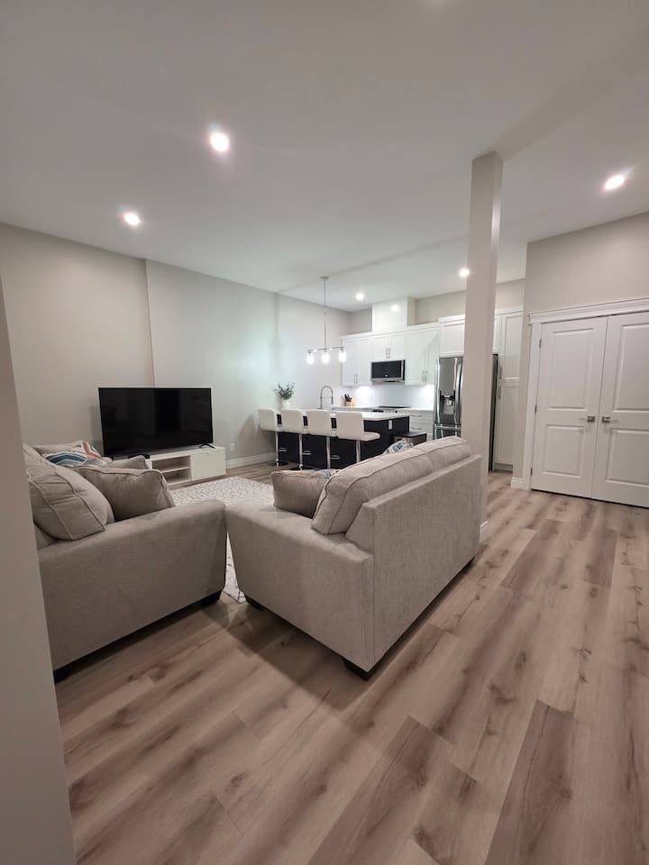 The Peach Suite - Salmon Arm