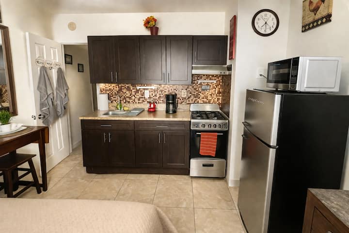 Studio Apartment — Steps From The Beach! - Hollywood, FL