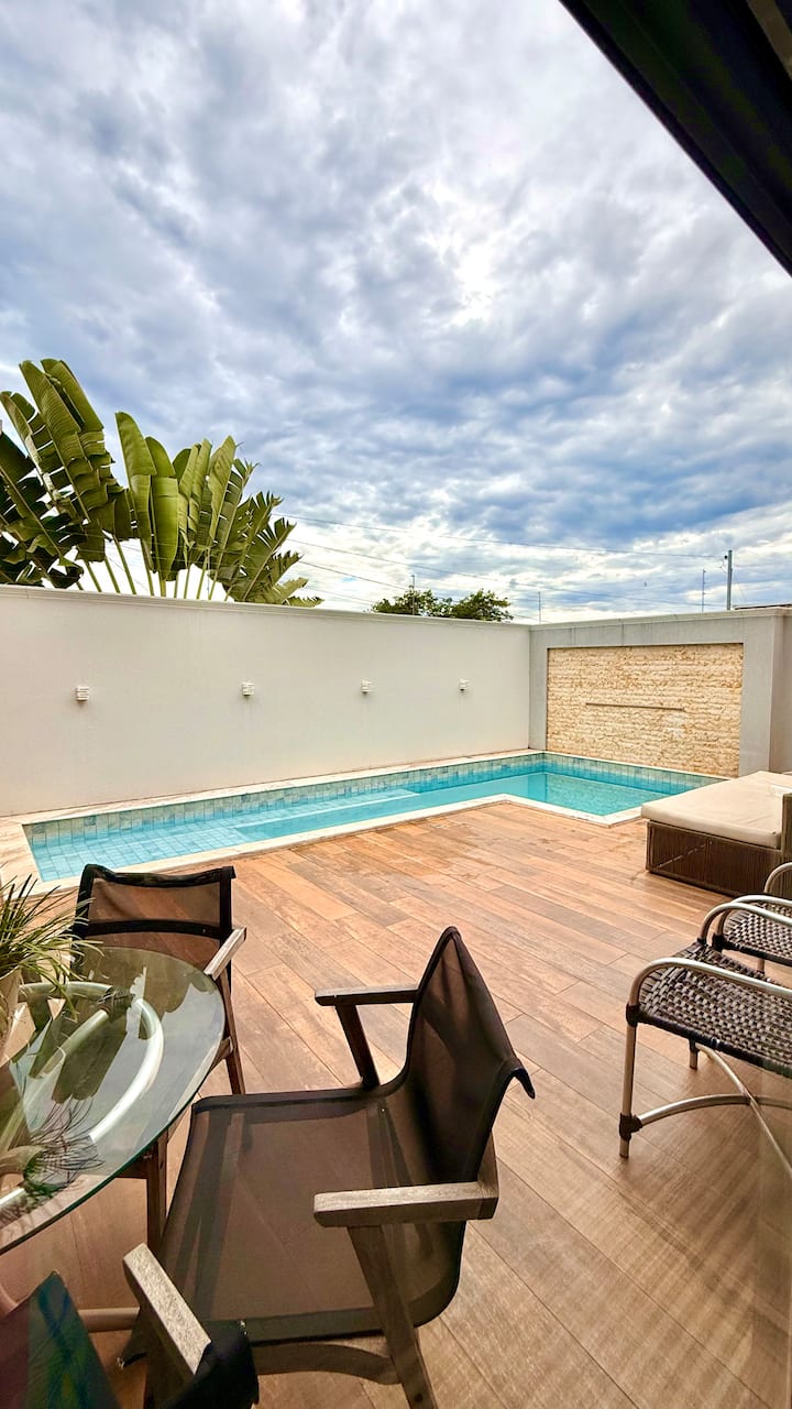 Enjoy a high-end house with pool