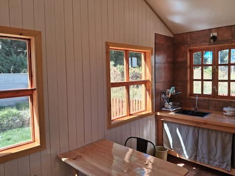 Top Airbnb: Cabin, kitchen, bathroom, bedroom, parking in Constitución