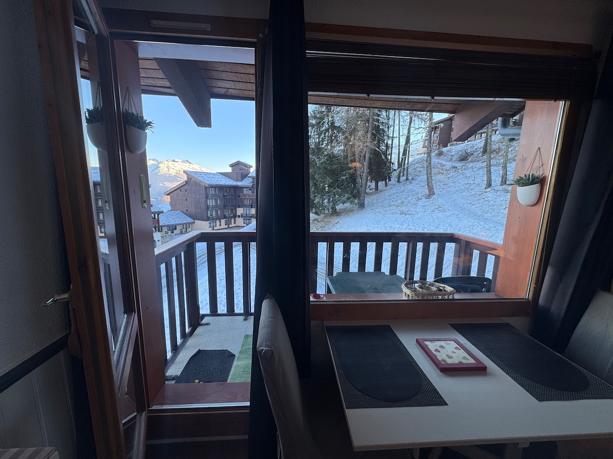 Top Airbnb: Studio at the foot of the slopes with exceptional views! in La Plagne Tarentaise