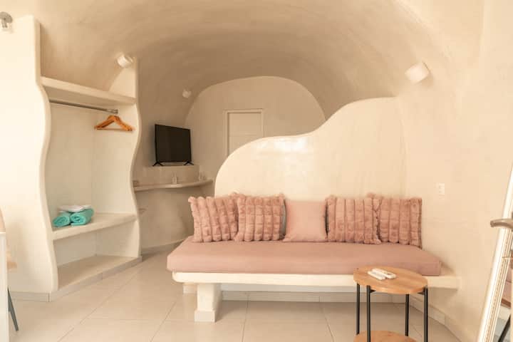Honeymoon Cave Suite | Sea View | Infinity Pool - Oia