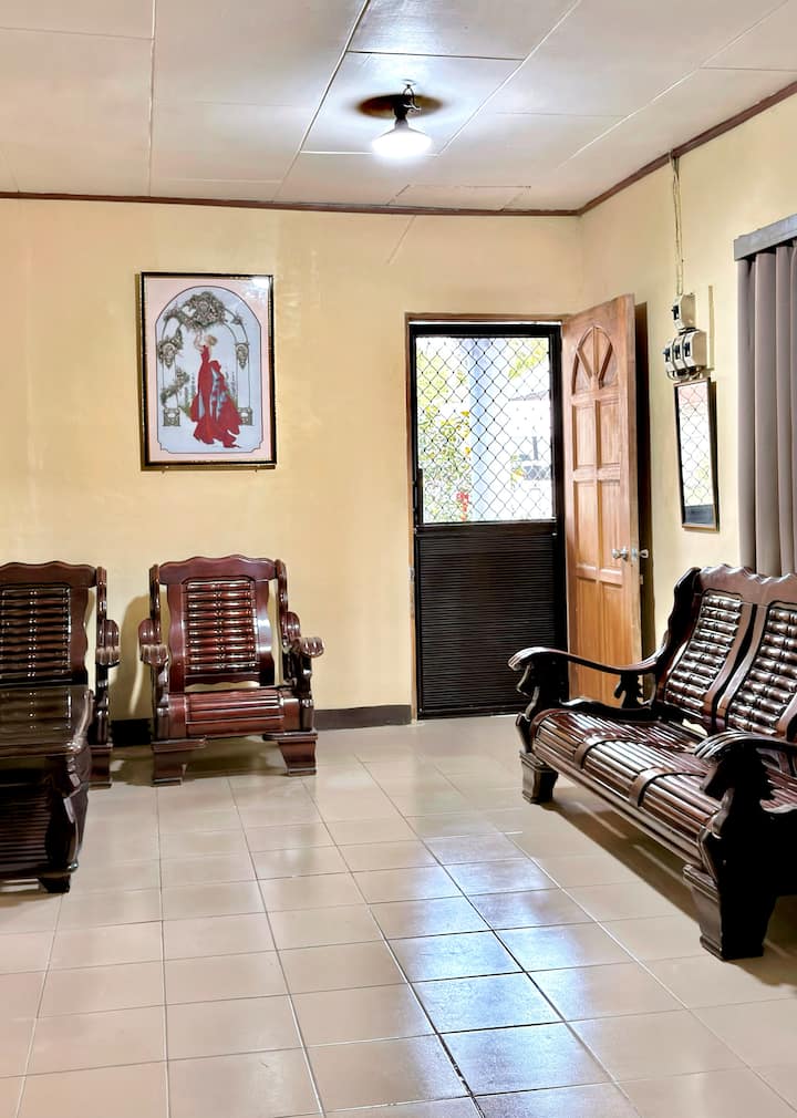 Spacious & Affordable Homestay For Friends/family - Tubigon