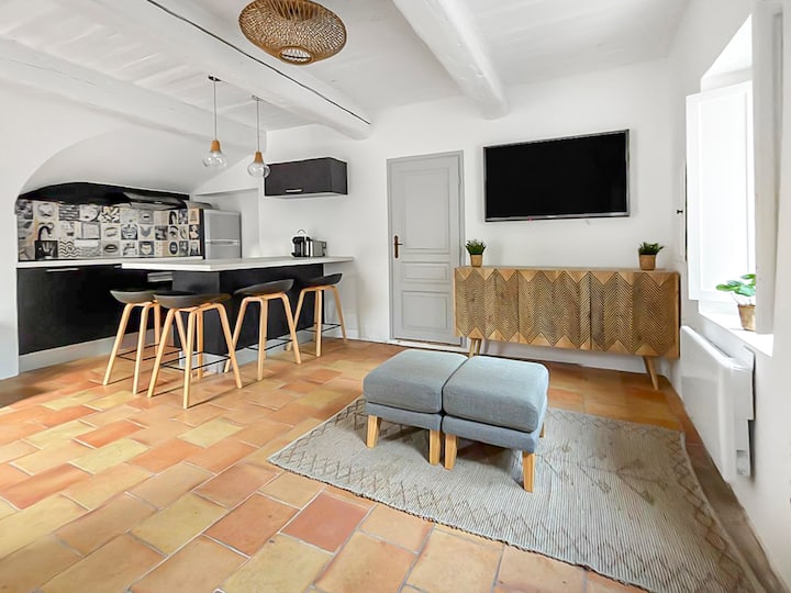 Maison Rénovée Avec Terrasse Et Parking Privé - Lambesc
