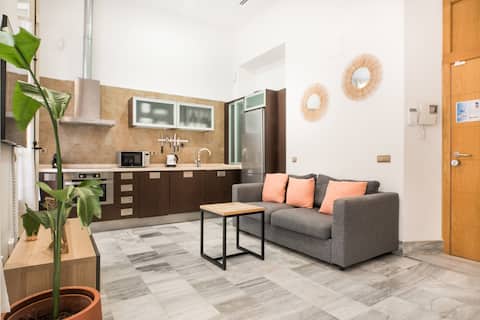 Successful Airbnb property: Super Central Location-Walk anywhere in minutes in La Victoria