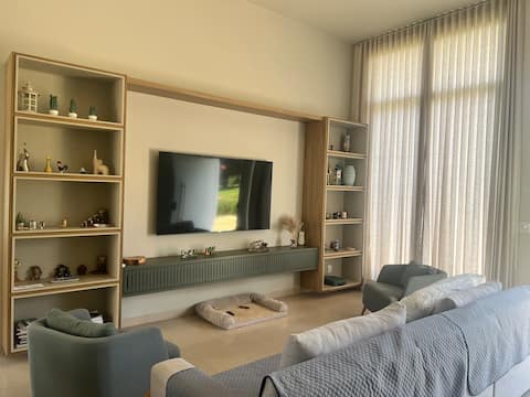 Top performing Airbnb: One-story house, Santa Barbara Hot Springs in Águas De Santa Bárbara