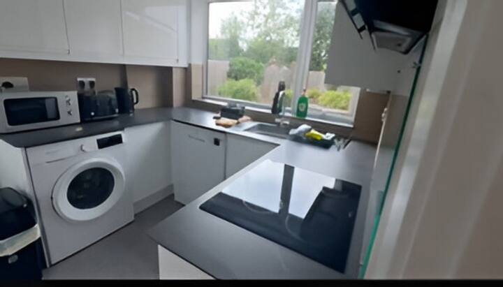 Charming 3 Bedroom In Chester Contractor-friendly - Chester