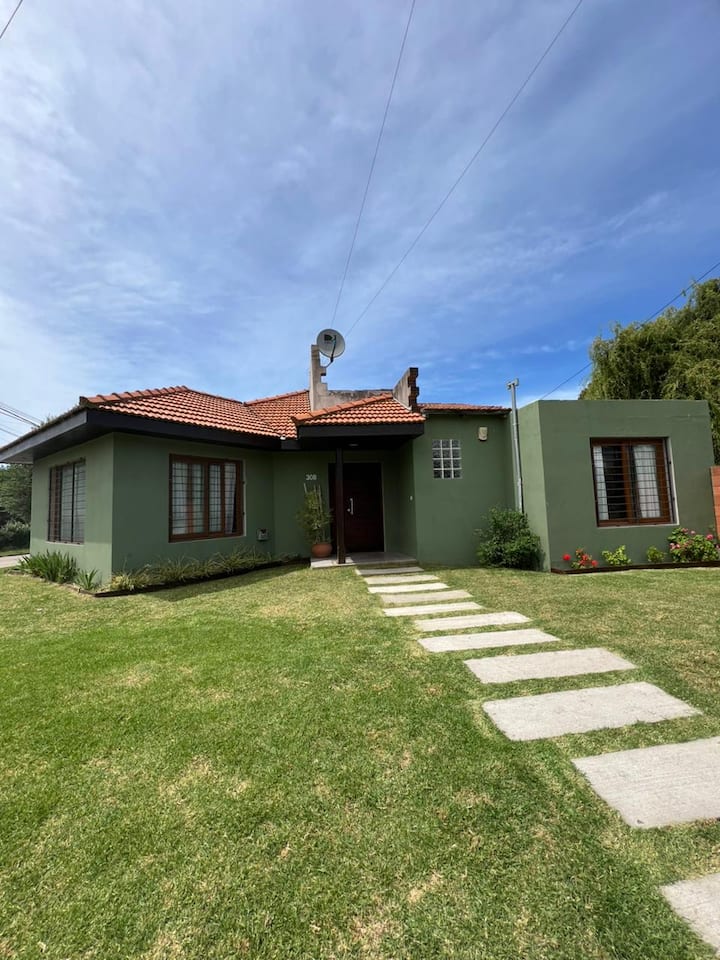 Alquilo Chalet - Miramar