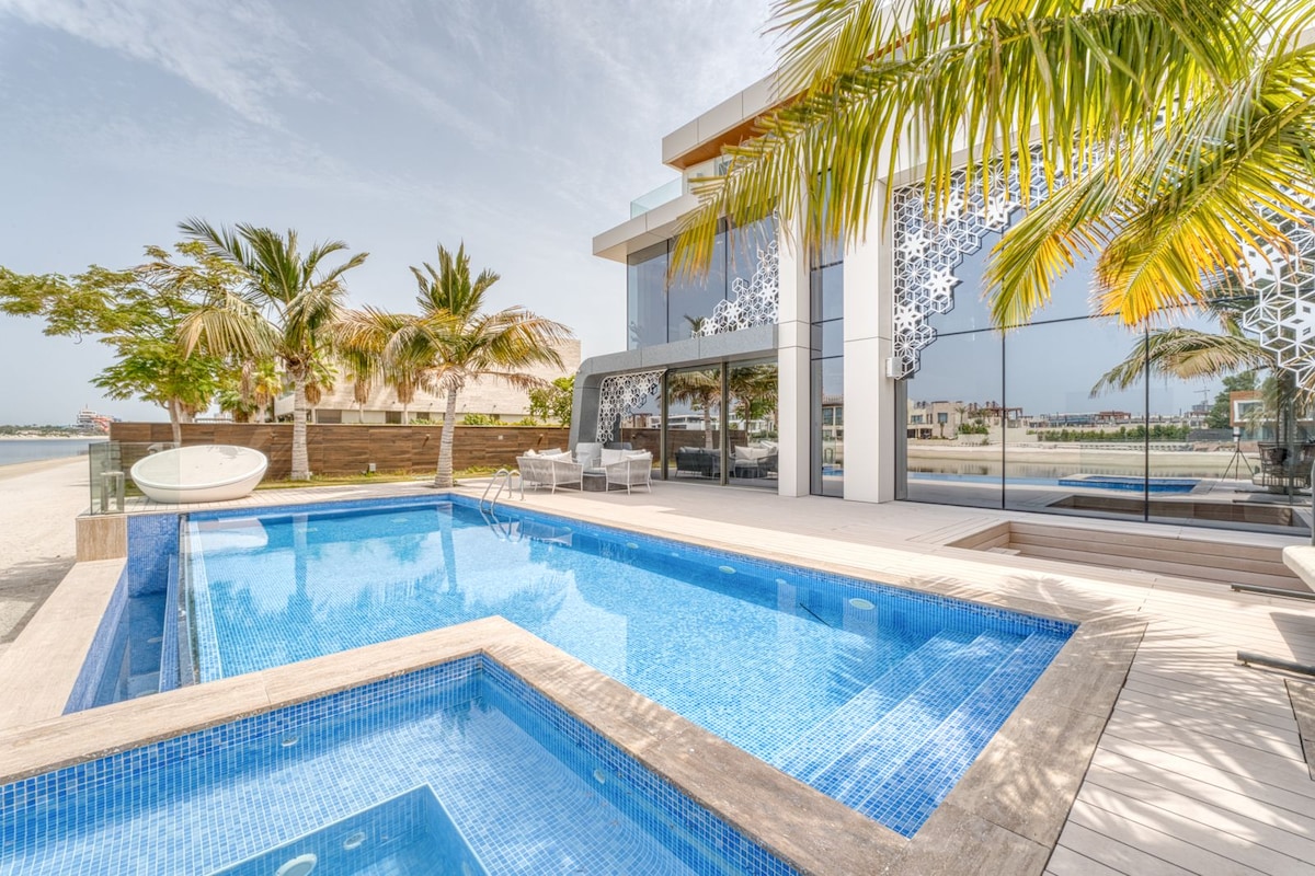 Private Ultra-Luxury Villa in Palm Frond G