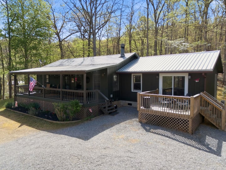 Secluded Franklin Cabin With Mountain Views - Franklin, NC