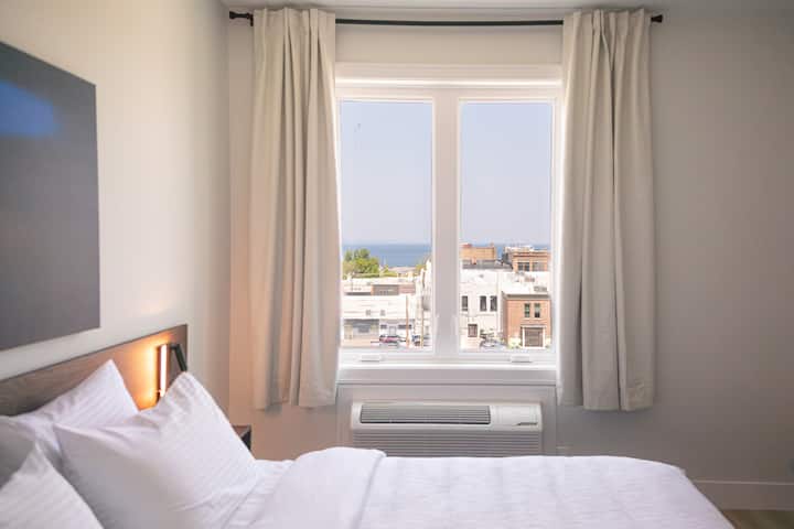Boardwalk Suites By Kasa | Bay View One Bedroom - Traverse City, MI