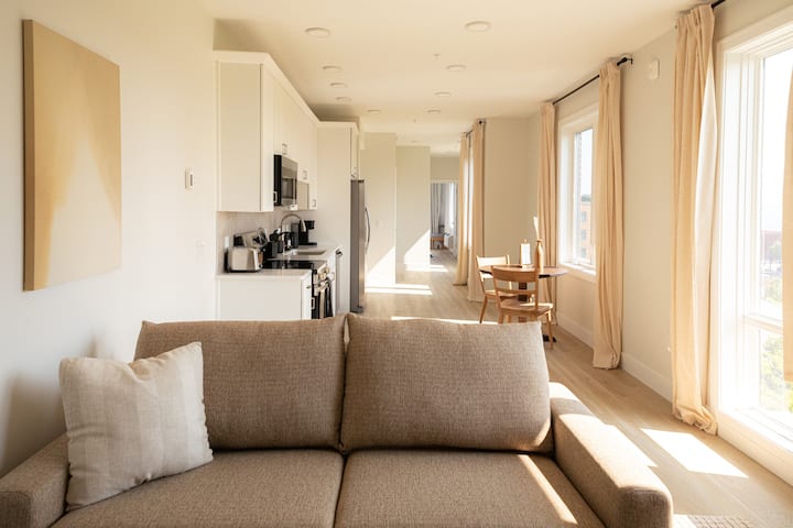 Boardwalk Suites By Kasa | Bay View One Bedroom - Traverse City, MI