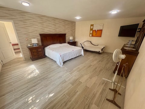 Successful Airbnb property: Luxury house: heated pool and jacuzzi in Fraccionamiento Lomas De Cocoyoc