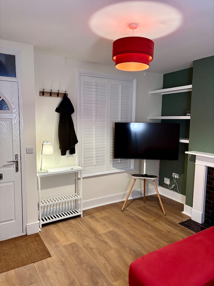Whole 2 Bed House • Parking • Central Location - Hamble-le-Rice