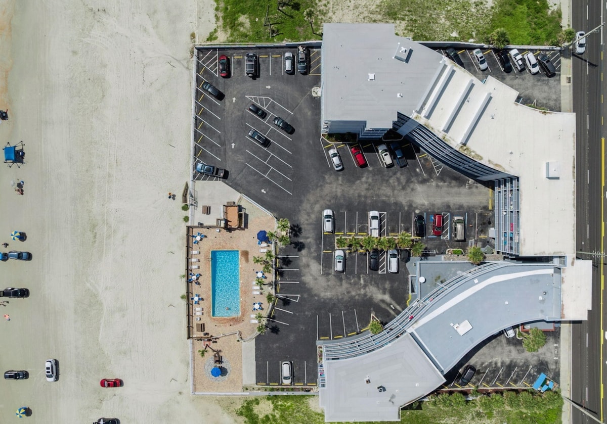 Worlds most famous beach Daytona condo