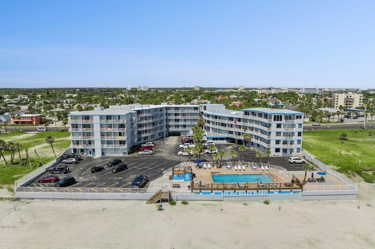 Worlds most famous beach Daytona condo