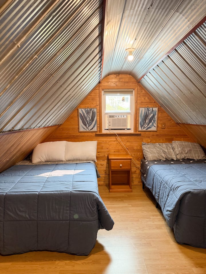 Red Roof - Tobermory Steps To The Lake - Sleeps 10 - Tobermory
