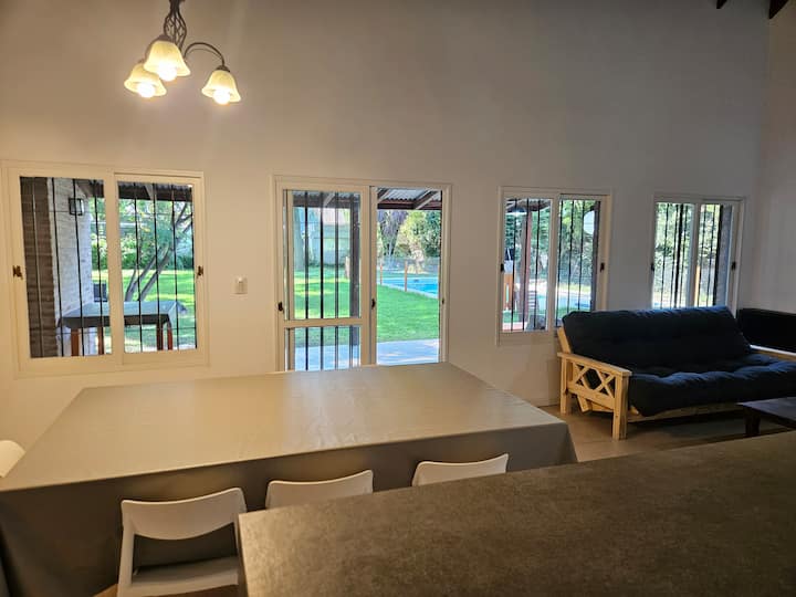 Casa Amplia En Barrio Parque Avambae. - San Nicolás de los Arroyos