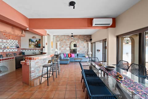 Top performing Airbnb: 8BR Villa with Pools, Jacuzzi, Central Location in Puerto Vallarta